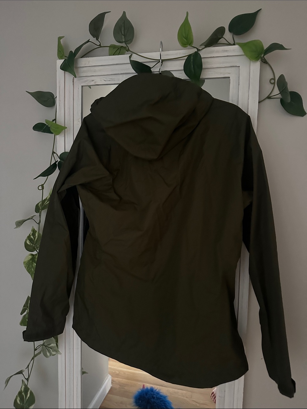 Patagonia Women’s Hooded Jacket — Olive - Picture 2 of 6